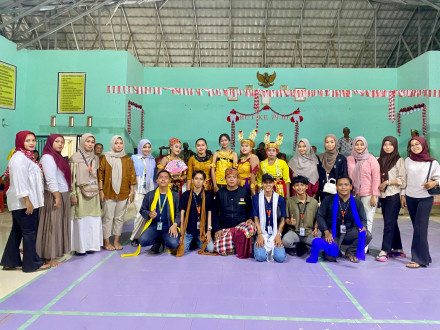 Perayaan HUT RI Dengan Tarian Joget Bali 